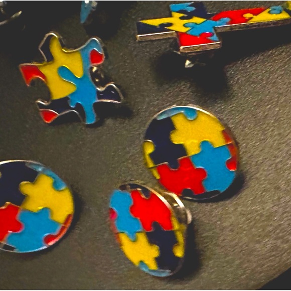 (You GET 2) AUTISM AWARENESS PINS - Picture 6 of 6